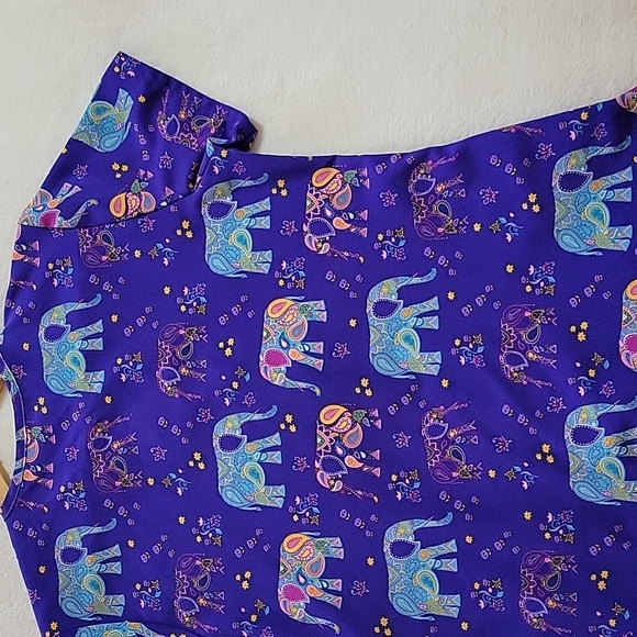 ✨️⭐️ HOST PICK✨️⭐️SCRUB TOP - Picture 7 of 9